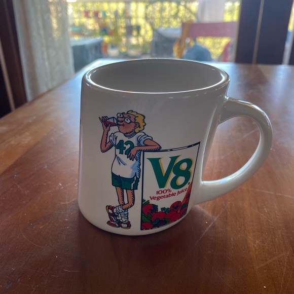 Mug-tilted V8 - Picture 2 of 4